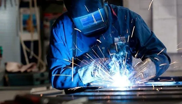 Сварка полуавтоматом (MIG/MAG) Сварка полуавтоматом (MIG/MAG)