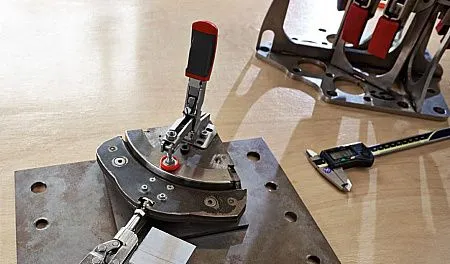Вертикальный зажим с открытым плечом и горизонтальным основанием STC-VH /35