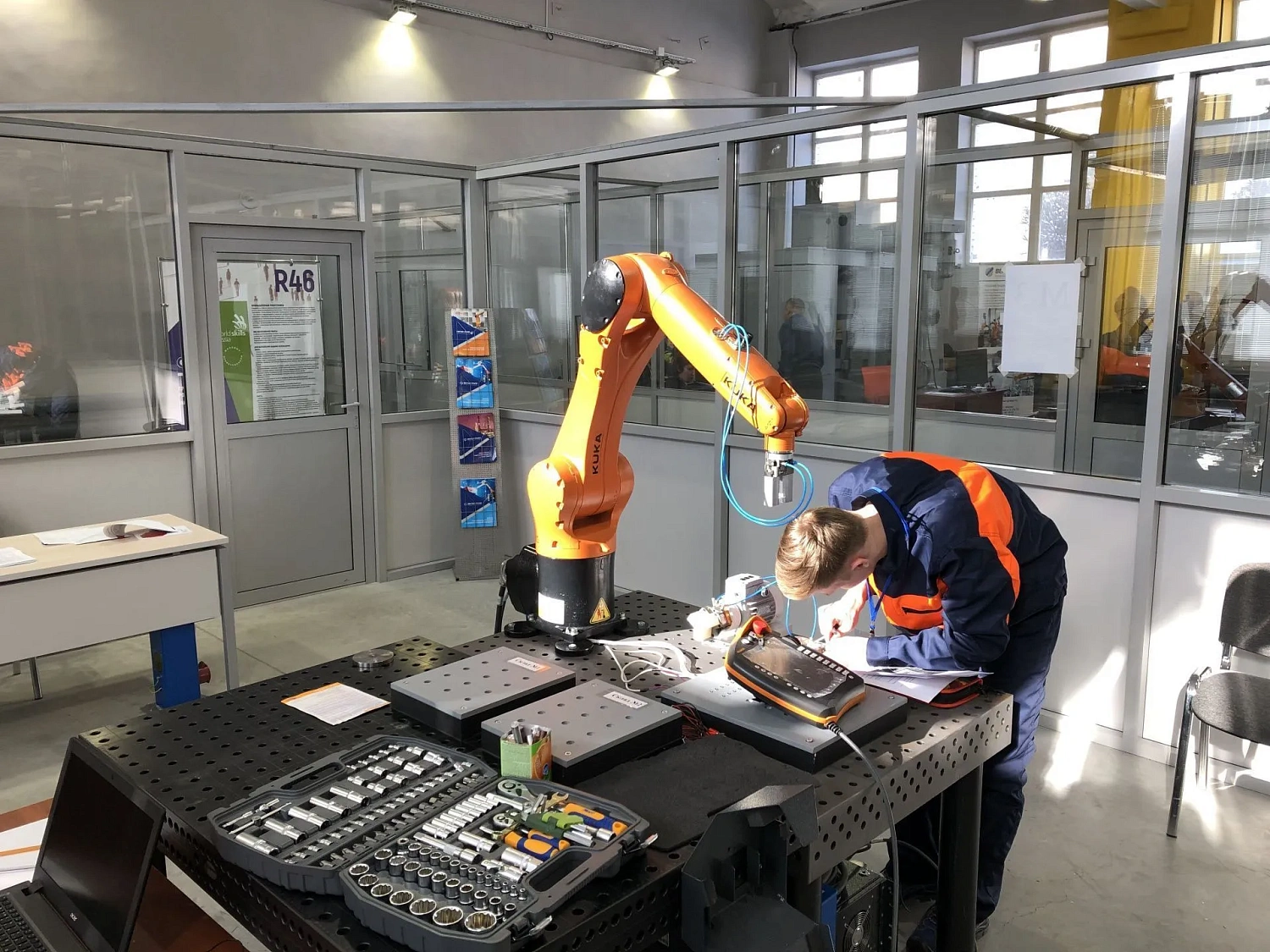 Лаборатория промышленной робототехники в Межрегиональном центре компетенций – Чебоксарский электромеханический колледж